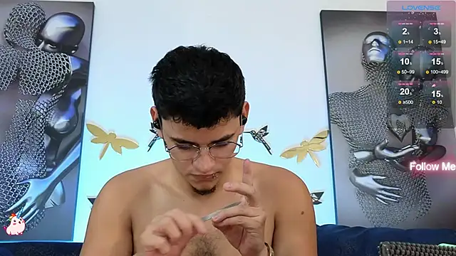 Snapshot of VikoHands chatting on 02-19-25, 08:20 VikoHands online show from 02-19-25, 08:20