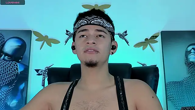 Snapshot of VikoHands chatting on 03-11-25, 02:54 VikoHands online show from 03-11-25, 02:54