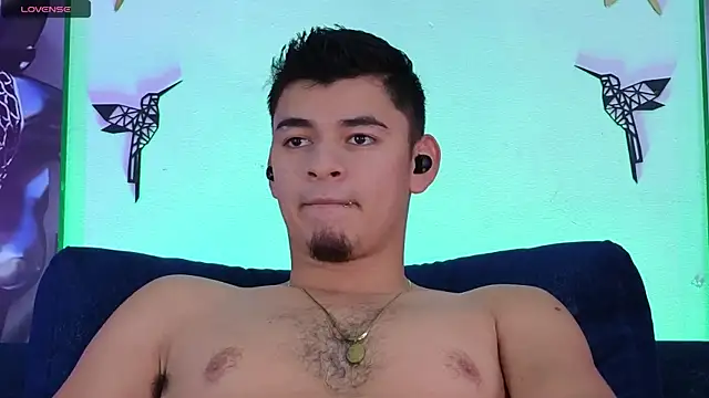 Snapshot of VikoHands chatting on 10-10-25, 01:15 VikoHands online show from 10-10-25, 01:15