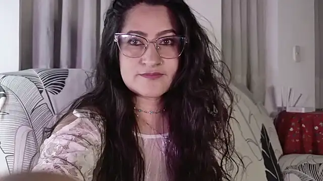 Snapshot of DeesseLuxure chatting on 01-15-26, 05:45 DeesseLuxure online show from 01-15-26, 05:45