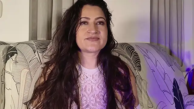 Snapshot of DeesseLuxure chatting on 01-17-26, 06:18 DeesseLuxure online show from 01-17-26, 06:18