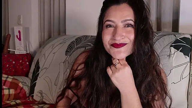 Snapshot of DeesseLuxure chatting on 02-26-26, 06:45 DeesseLuxure online show from 02-26-26, 06:45