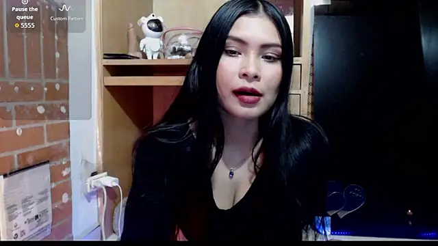 Snapshot of evolet01 chatting on 05-28-26, 12:30 evolet01 online show from 05-28-26, 12:30