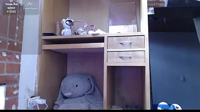 Snapshot of evolet01 chatting on 05-28-26, 04:26 evolet01 online show from 05-28-26, 04:26