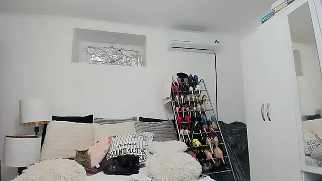 juliahayessxx online show from 11-11-25, 07:03