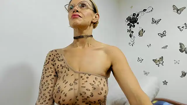 jennifersmit1 online show from 07-10-26, 05:04