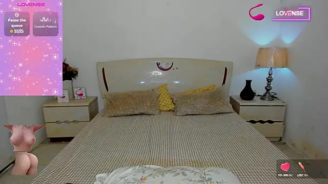 Snapshot of MiracleTs4U chatting on 02-11-25, 12:37 MiracleTs4U online show from 02-11-25, 12:37