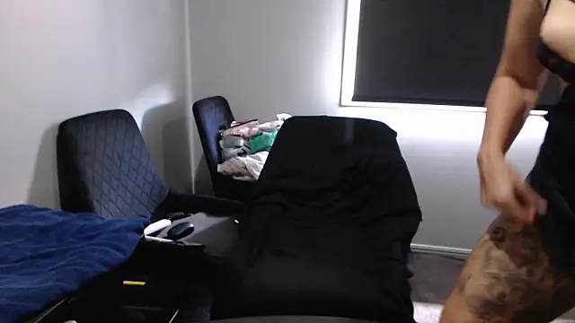 Snapshot of poisonivyx chatting on 02-19-25, 02:33 poisonivyx online show from 02-19-25, 02:33