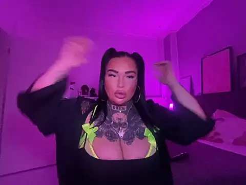 Snapshot of _MelinaCurves_ chatting on 01-16-25, 06:59 MelinaCurves online show from 01-16-25, 06:59