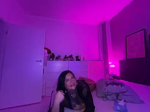 Snapshot of _MelinaCurves_ chatting on 01-25-25, 01:10 MelinaCurves online show from 01-25-25, 01:10