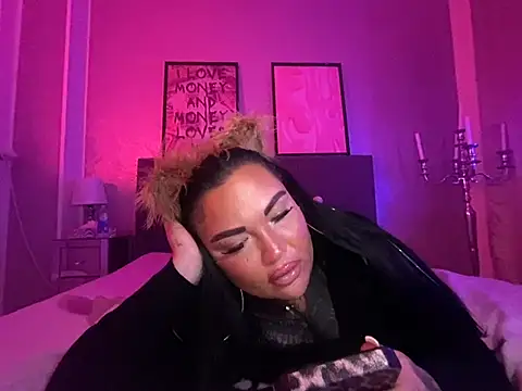 Snapshot of _MelinaCurves_ chatting on 01-27-25, 12:01 MelinaCurves online show from 01-27-25, 12:01