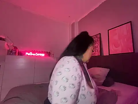 Snapshot of _MelinaCurves_ chatting on 02-04-25, 09:52 MelinaCurves online show from 02-04-25, 09:52