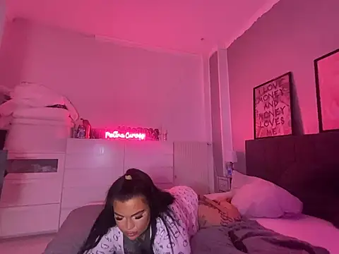 Snapshot of _MelinaCurves_ chatting on 02-05-25, 12:53 MelinaCurves online show from 02-05-25, 12:53