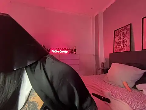 Snapshot of _MelinaCurves_ chatting on 02-06-25, 09:38 MelinaCurves online show from 02-06-25, 09:38