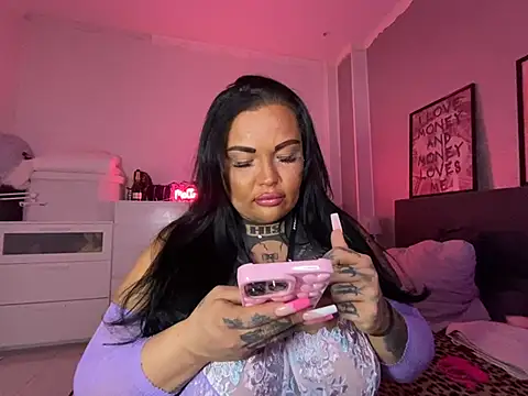 Snapshot of _MelinaCurves_ chatting on 02-08-25, 09:36 MelinaCurves online show from 02-08-25, 09:36