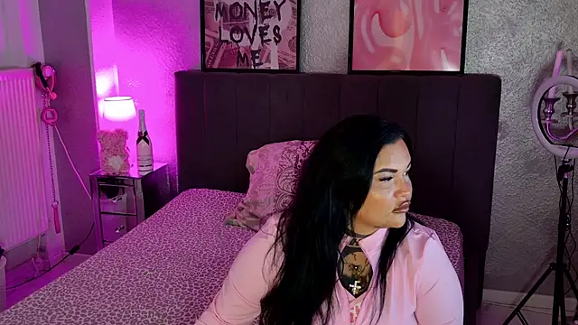 Snapshot of _MelinaCurves_ chatting on 02-28-25, 08:28 MelinaCurves online show from 02-28-25, 08:28