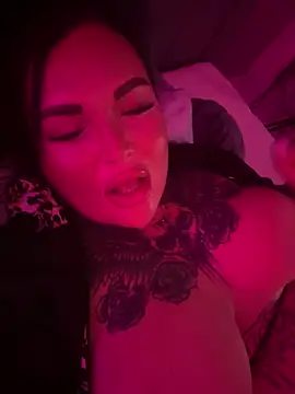 Snapshot of _MelinaCurves_ chatting on 03-10-25, 01:12 MelinaCurves online show from 03-10-25, 01:12