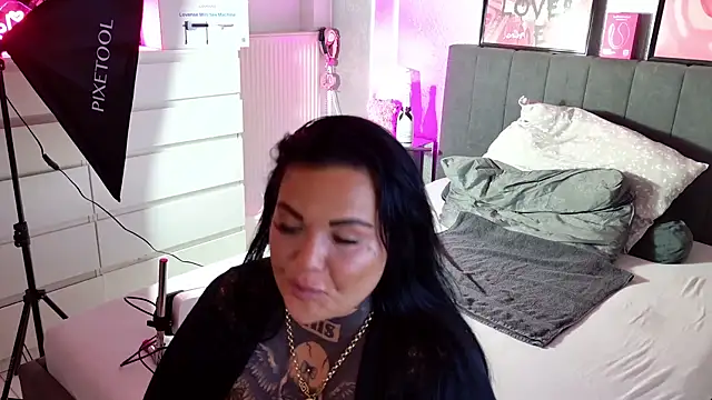 Snapshot of _MelinaCurves_ chatting on 03-19-25, 12:26 MelinaCurves online show from 03-19-25, 12:26