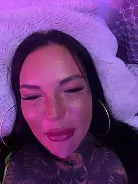 Snapshot of _MelinaCurves_ chatting on 09-28-25, 12:27 MelinaCurves online show from 09-28-25, 12:27