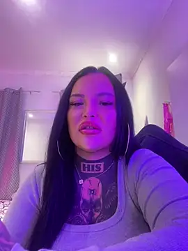 Snapshot of _MelinaCurves_ chatting on 09-28-25, 06:02 MelinaCurves online show from 09-28-25, 06:02