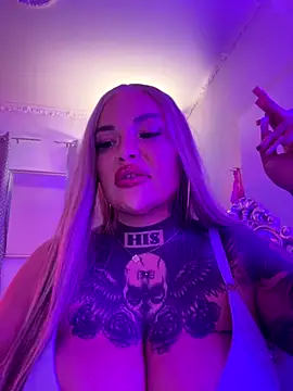 Snapshot of _MelinaCurves_ chatting on 10-01-25, 08:37 MelinaCurves online show from 10-01-25, 08:37