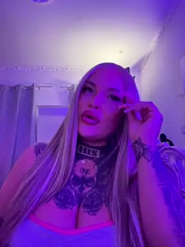 Snapshot of _MelinaCurves_ chatting on 10-02-25, 10:06 MelinaCurves online show from 10-02-25, 10:06