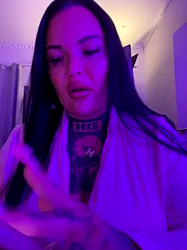 Snapshot of _MelinaCurves_ chatting on 10-05-25, 09:02 MelinaCurves online show from 10-05-25, 09:02