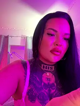 Snapshot of _MelinaCurves_ chatting on 10-11-25, 09:02 MelinaCurves online show from 10-11-25, 09:02