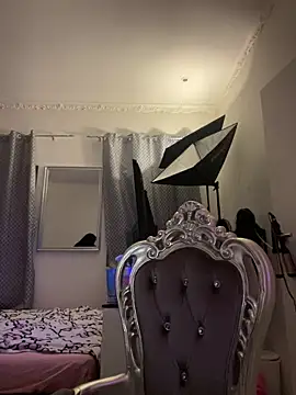 Snapshot of _MelinaCurves_ chatting on 10-13-25, 09:37 MelinaCurves online show from 10-13-25, 09:37