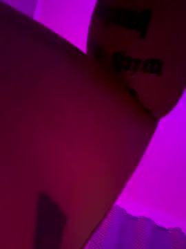 Snapshot of _MelinaCurves_ chatting on 10-19-25, 08:42 MelinaCurves online show from 10-19-25, 08:42