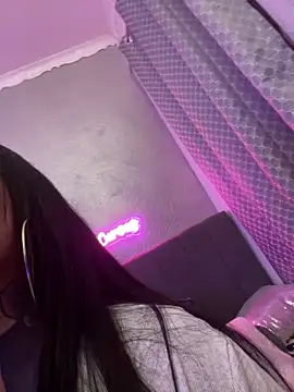 Snapshot of _MelinaCurves_ chatting on 11-18-25, 10:25 MelinaCurves online show from 11-18-25, 10:25