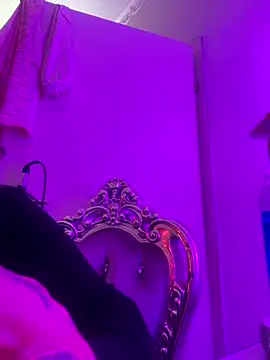 Snapshot of _MelinaCurves_ chatting on 11-28-25, 10:34 MelinaCurves online show from 11-28-25, 10:34