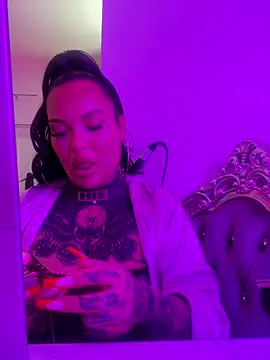 Snapshot of _MelinaCurves_ chatting on 11-29-25, 11:08 MelinaCurves online show from 11-29-25, 11:08