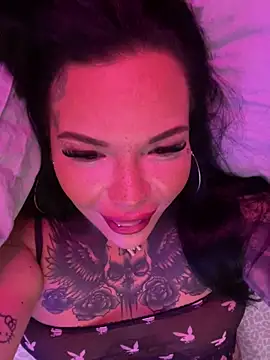 Snapshot of _MelinaCurves_ chatting on 12-04-25, 11:35 MelinaCurves online show from 12-04-25, 11:35