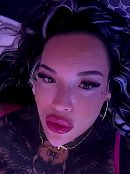 Snapshot of _MelinaCurves_ chatting on 12-13-25, 11:54 MelinaCurves online show from 12-13-25, 11:54