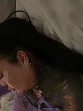 Snapshot of _MelinaCurves_ chatting on 01-06-26, 10:23 MelinaCurves online show from 01-06-26, 10:23