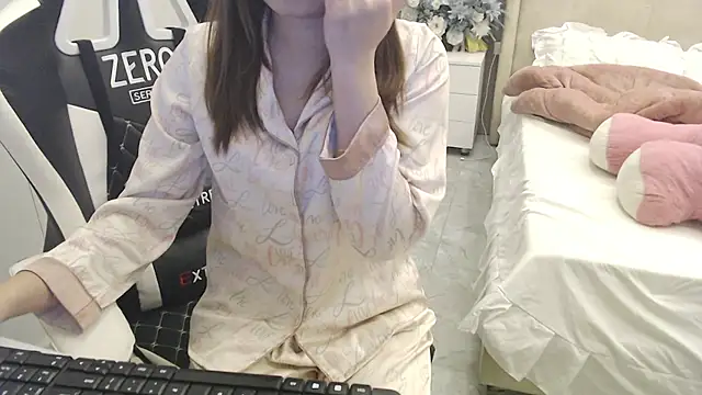 Snapshot of Hanako_love chatting on 02-23-25, 03:29 Hanako love online show from 02-23-25, 03:29