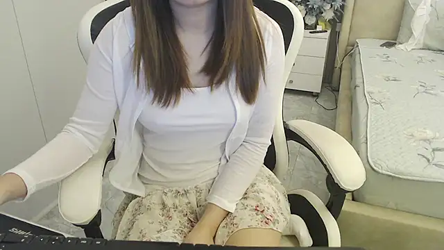 Snapshot of Hanako_love chatting on 02-25-25, 06:42 Hanako love online show from 02-25-25, 06:42