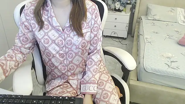 Snapshot of Hanako_love chatting on 03-01-25, 03:32 Hanako love online show from 03-01-25, 03:32