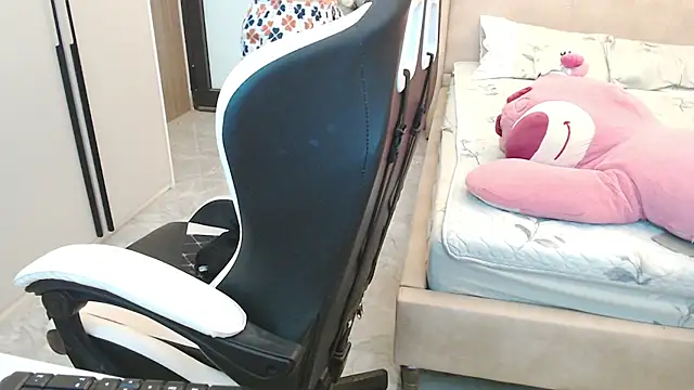 Snapshot of Hanako_love chatting on 03-05-25, 04:13 Hanako love online show from 03-05-25, 04:13