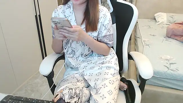 Snapshot of Hanako_love chatting on 03-10-25, 04:07 Hanako love online show from 03-10-25, 04:07