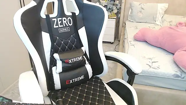 Snapshot of Hanako_love chatting on 03-19-25, 04:14 Hanako love online show from 03-19-25, 04:14