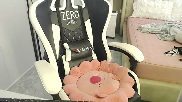 Snapshot of Hanako_love chatting on 09-19-25, 03:34 Hanako love online show from 09-19-25, 03:34