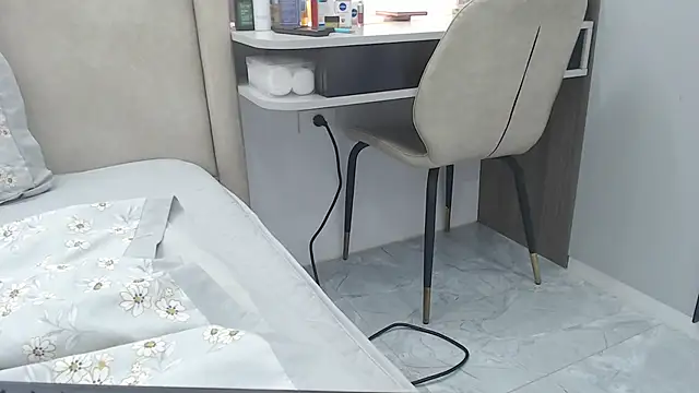 Snapshot of Hanako_love chatting on 11-08-25, 03:45 Hanako love online show from 11-08-25, 03:45