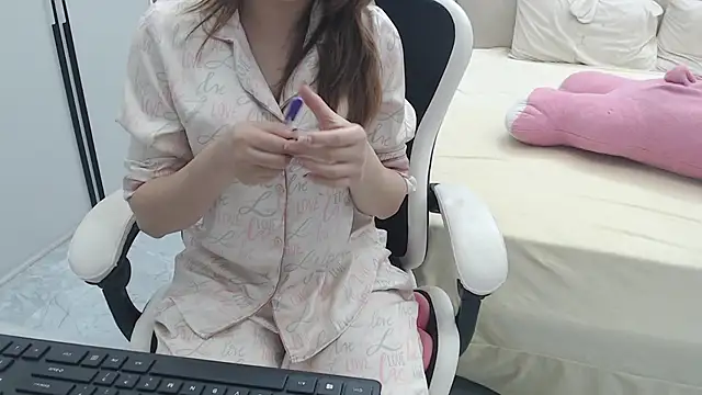 Snapshot of Hanako_love chatting on 11-23-25, 03:45 Hanako love online show from 11-23-25, 03:45