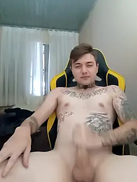 Snapshot of DanielMagains chatting on 03-07-25, 06:22 DanielMagains online show from 03-07-25, 06:22