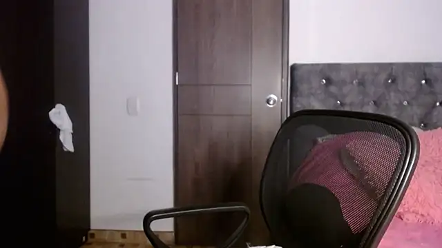 Snapshot of ZAHI_WILLX chatting on 01-05-26, 10:35 ZAHI WILLX online show from 01-05-26, 10:35