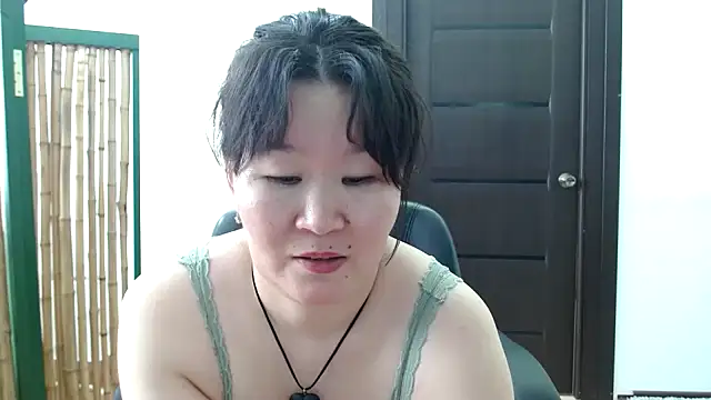 Snapshot of Akira_xx chatting on 02-10-25, 08:42 Akira xx online show from 02-10-25, 08:42