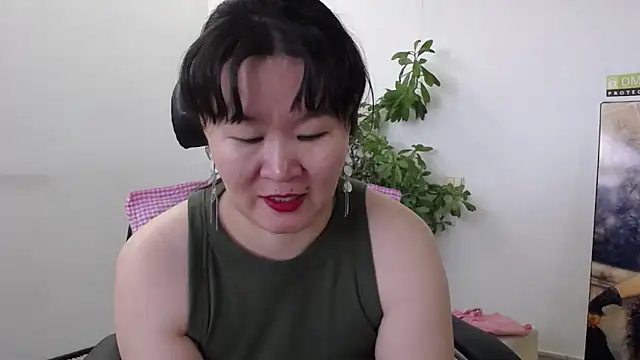 Snapshot of Akira_xx chatting on 11-16-25, 02:28 Akira xx online show from 11-16-25, 02:28