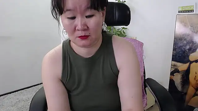 Snapshot of Akira_xx chatting on 11-19-25, 03:39 Akira xx online show from 11-19-25, 03:39